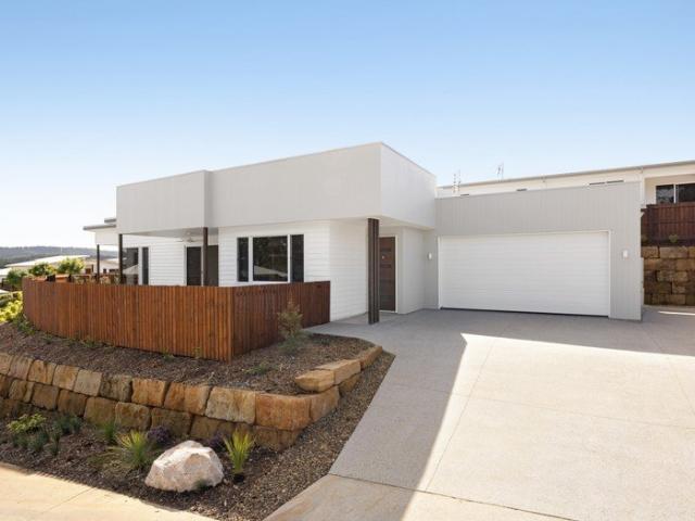 The perfect Downsizer with Scenic Views & Caravan Parking!