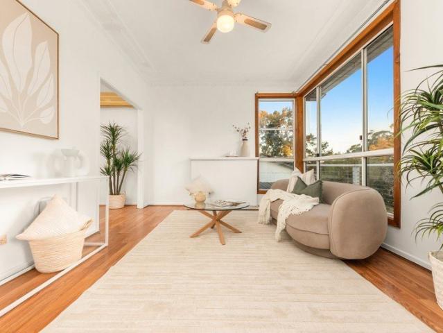 The Perfect Entertainer, Moments from Lake Macquarie