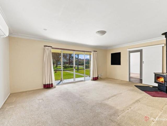 THE PERFECT FAMILY HOME WITH YEAR ROUND COMFORT