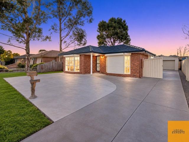 The Perfect Family Home in a Convenient Schoolside Location!