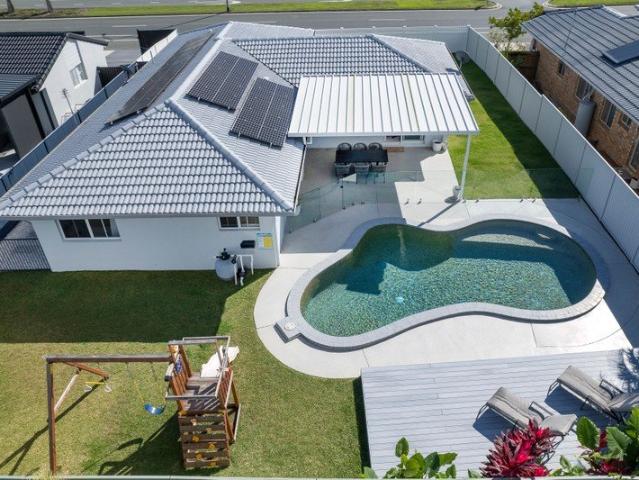 The Perfect Family Package Immaculate, Spacious and Ready to Enjoy!