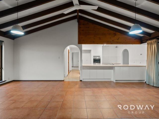 The Perfect Family Retreat in a Quiet Kelmscott Cul de Sac!