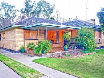 The Perfect First Home & or Investment!