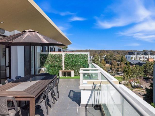 The Perfect First Step or Downsizer | Top Floor Apartment with 2 Car Spaces