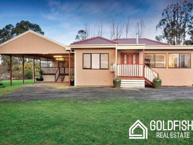 The Perfect Five Bedroom House for Lease in Smythes Creek VIC 3351