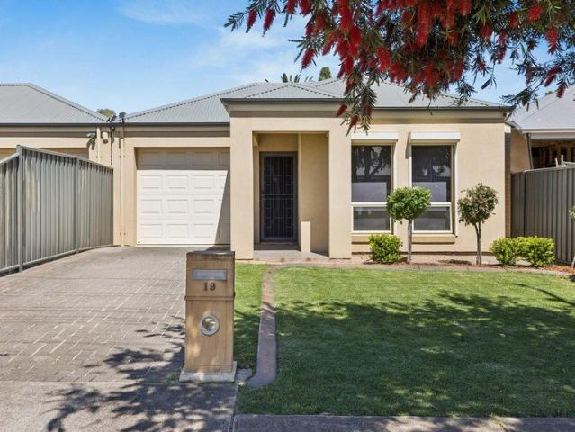 The Perfect Home in a Picture Perfect Location!