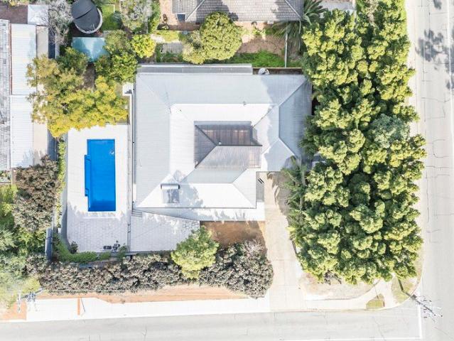 THE PERFECT HOME TO CREATE SOMETHING SPECIAL