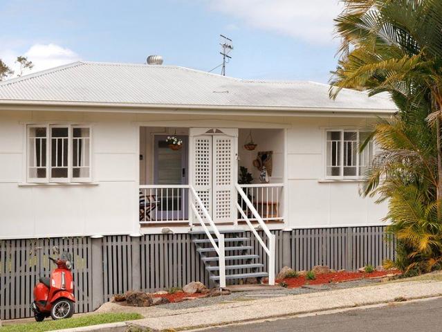 The Perfect Old Tewantin Cottage Beautifully Renovated & Full of Charm