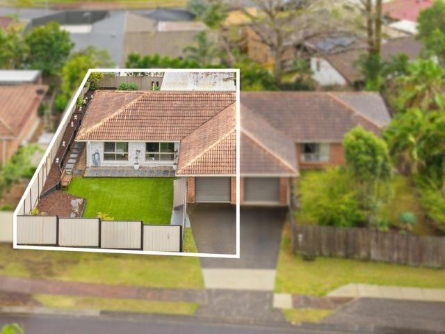 The Perfect Oxenford Starter or Investment Modern, Fenced & Move In Ready