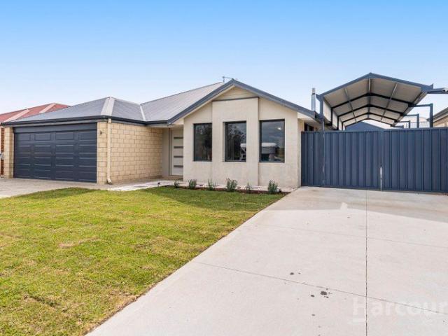The Perfect Package Shed, Side Access and Location!