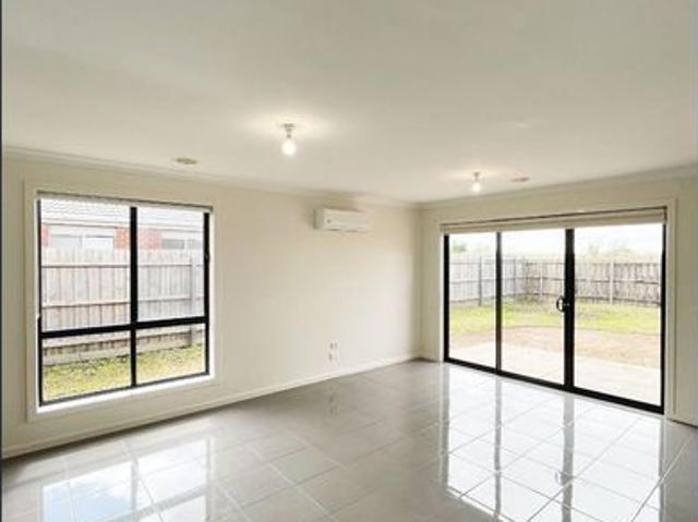 The Perfect Spacious Family Home in Brookfield!