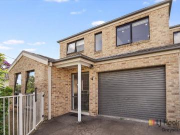 THE PERFECT START | RENOVATED, LOW MAINTENANCE & CONVENIENTLY LOCATED!
