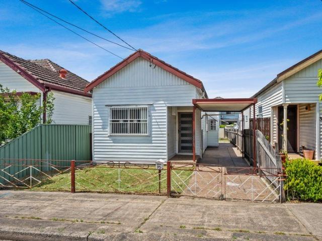 THE PERFECT STARTER OPEN TO VIEW SATURDAY 1 TO 1.30PM