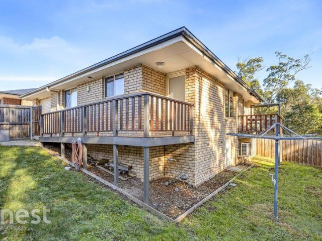 THE PICK OF THE BUNCH RIVERSIDE PRIVACY, UPGRADED THROUGHOUT