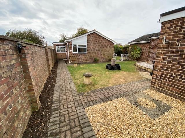 The Pines 3 bed bungalow to rent £1,450 pcm £335 pw