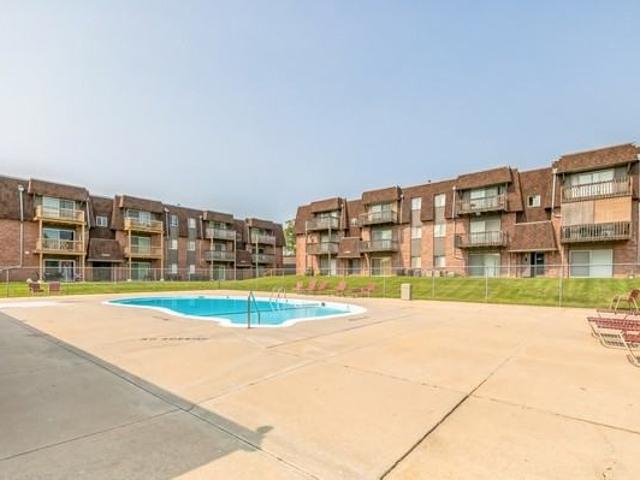 The Pines at Q Plaza Apartments 2 Bedroom Apartment for Rent at 8633 Q Plz, Omaha, NE 68127