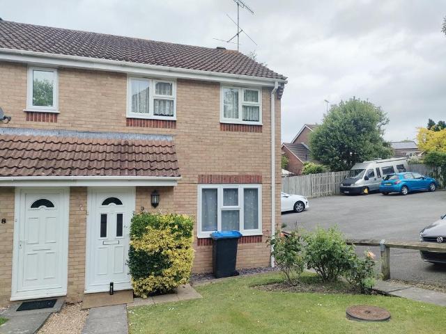 The Pines, Haywards Heath RH16 2 bed terraced house to rent £1,425 pcm £329 pw