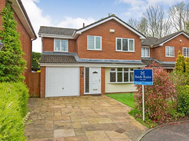 The Pines, Leyland PR26 3 bed detached house to rent £1,300 pcm £300 pw