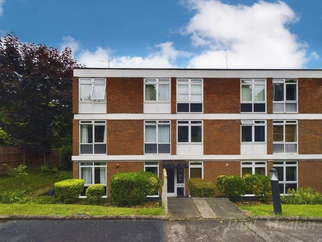The Pines, Purley 2 bed flat to rent £1,650 pcm £381 pw