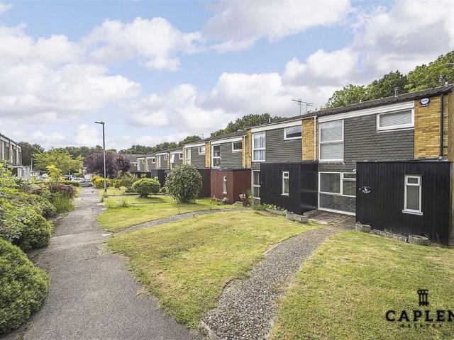 The Pines, Woodford Green 3 bed flat to rent £2,000 pcm £462 pw