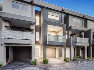 THE PINNACLE OF LAKESIDE LIVING & INVESTMENT POTENTIAL