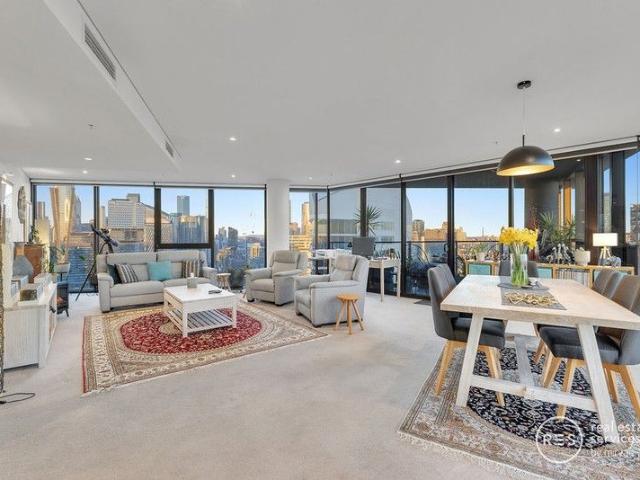 A Rare 195sqm SkyHome With Spectacular Bay & City Views!