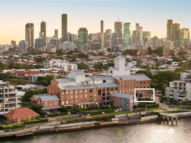 The Pinnacle of New Farm Riverfront Living