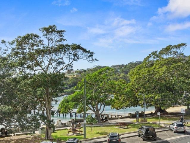 The Pinnacle of Stylish Living on Balmoral Beachfront