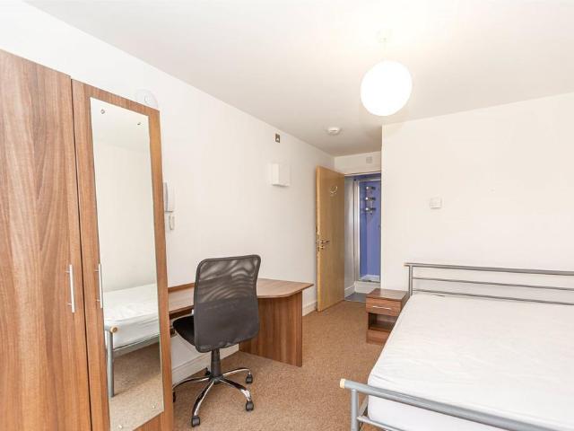 The Platform, Station Road. 1 bed apartment to rent £950 pcm £219 pw