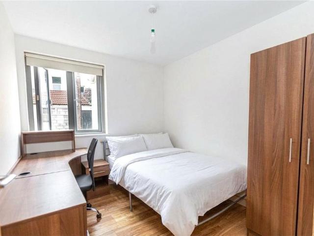 The Platform, Station Road. 3 bed apartment to rent £2,085 pcm £481 pw