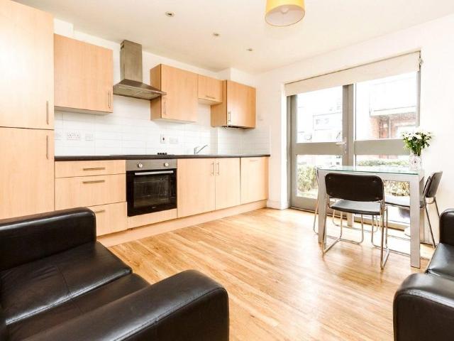 The Platform, Station Road. 4 bed apartment to rent £2,100 pcm £485 pw