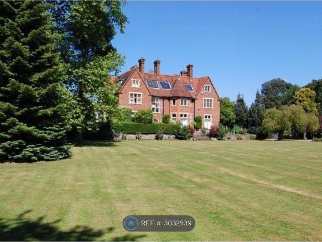 The Prescotts, Denham, Uxbridge UB9, 3 bed flat to rent, £2,200 pcm | PrimeLocation