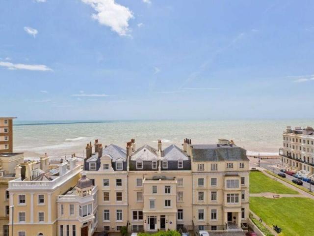 The Priory, Hove 2 bed penthouse to rent £3,500 pcm £808 pw