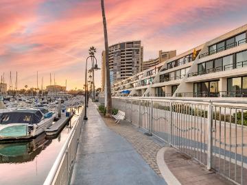 The Promenade at Marina City Club