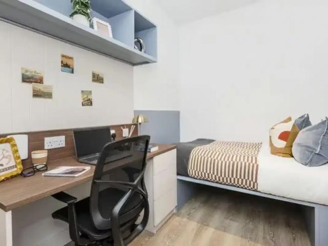 The Propeller Quarter, Bristol Has an Apartment