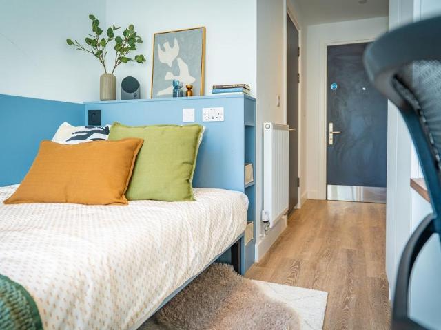 The Propeller Quarter, Fairlawn. 5 bed flat to rent £4,008 pcm £925 pw
