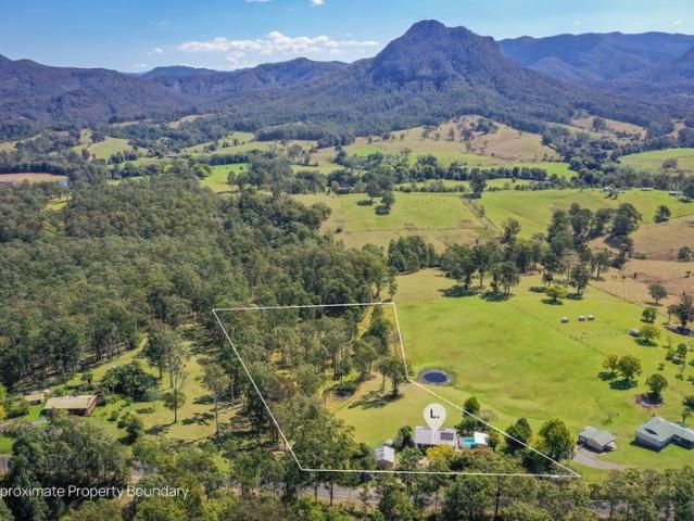 'The Puddle' Country Lifestyle with Space, Comfort & Mountain Views