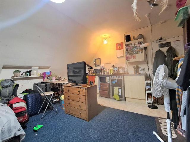The Quadrant, Bristol Flat to rent £700 pcm £162 pw