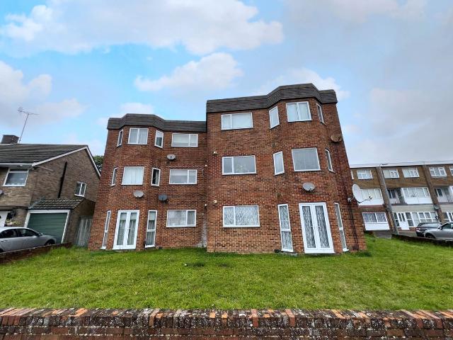 The Quadrant, Houghton Regis LU5, 2 bed flat to rent, £1,250 pcm | PrimeLocation