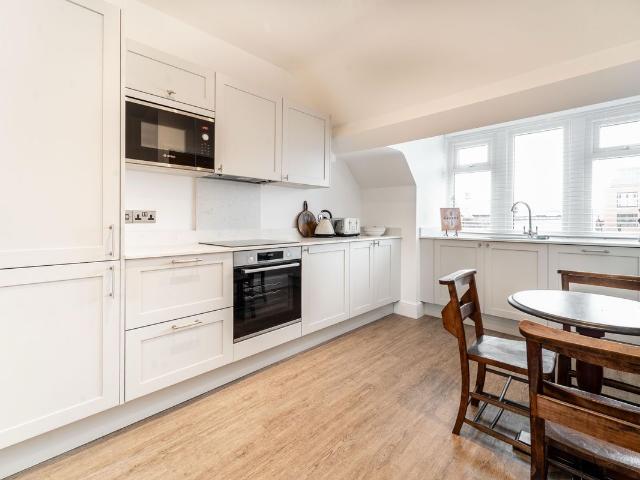 The Quadrant, Hoylake CH47, 1 bed flat to rent, £1,200 pcm | PrimeLocation