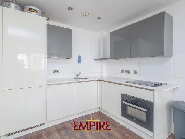 The Quadrant, Sand Pits, Birmingham. 1 bed apartment to rent £925 pcm £213 pw