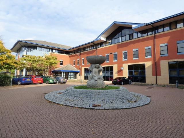 The Quadrant, Stonehill Green, Swindon SN5, 2 bed flat to rent, £1,000 pcm | PrimeLocation