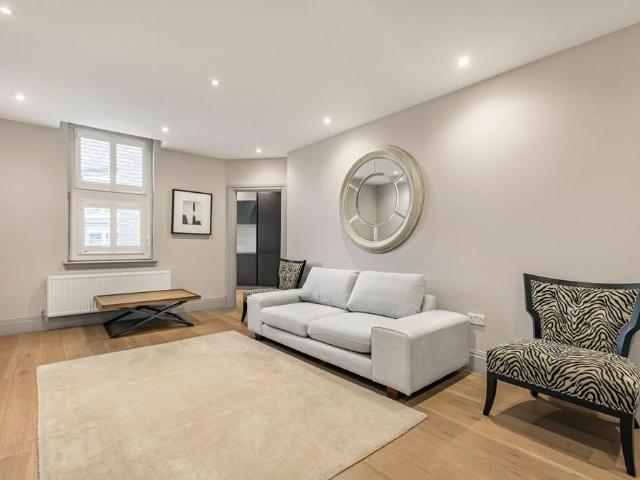The Quadrant, Richmond, TW9 2 bed apartment to rent £2,850 pcm £658 pw
