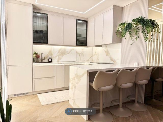 The Quadrant, Richmond TW9, 2 bed flat to rent, £3,800 pcm | PrimeLocation