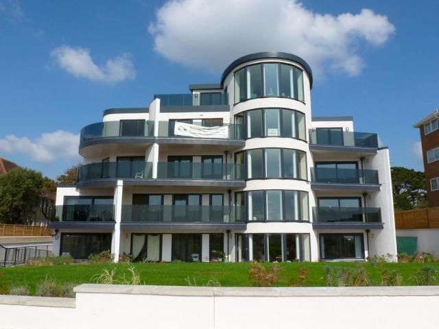 The Quarterdeck, 3 Boscombe Overcliff. 3 bed flat to rent £2,100 pcm £485 pw