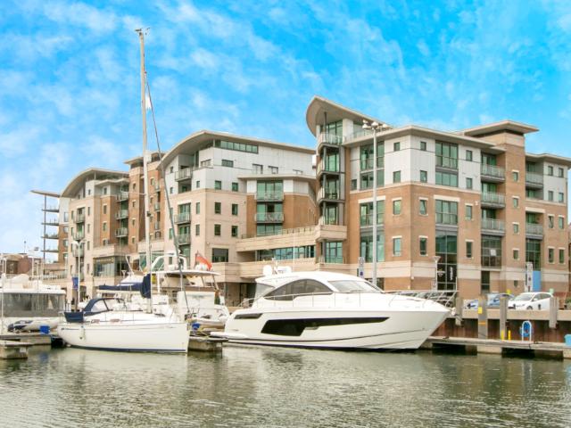 The Quay, Poole, BH15 2 bed flat to rent £1,100 pcm £254 pw