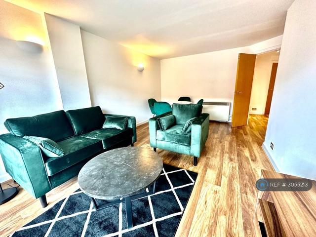The Quays, Leeds, LS1 2 bed flat to rent £1,450 pcm £335 pw