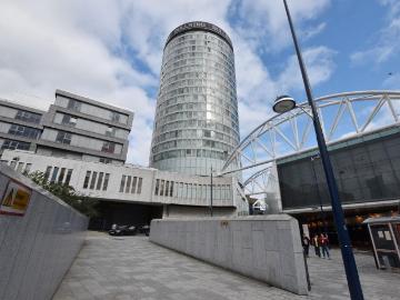 Birmingham, West Midlands, Midlands - Lift