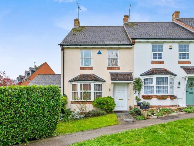 The Round, Kettering NN14 3 bed end of terrace house to rent £1,195 pcm £276 pw