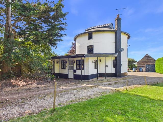 The Round House, Ixworth Road IP31, 3 bed detached house to rent, £2,150 pcm | PrimeLocation